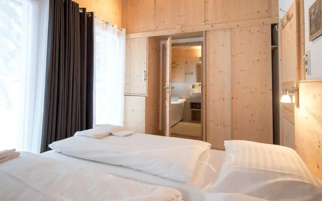 Modern Cottage With Whirlpool