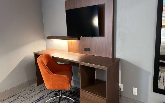 La Quinta Inn & Suites by Wyndham Chicago Gurnee