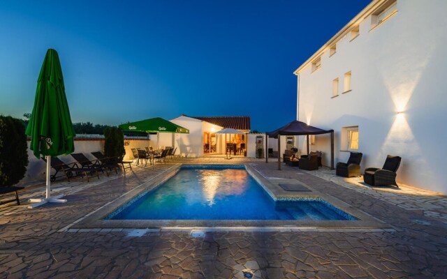 Awesome Home in Valtursko Polje With Wifi and 12 Bedrooms