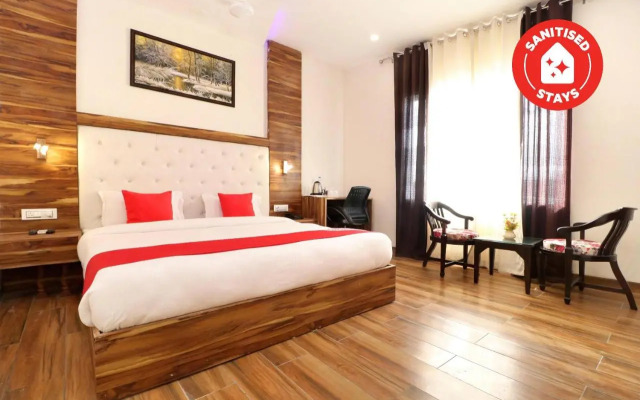 OYO 22115 Hotel D Plaza