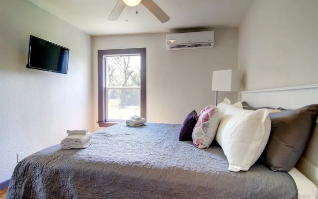 Quiet Sea Point Cottage by Redawning