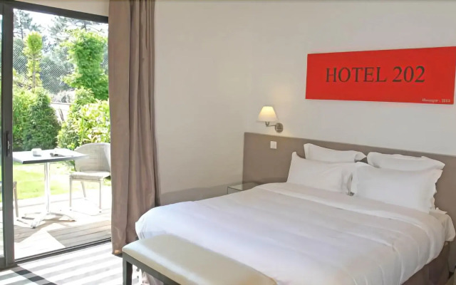 Hotel 202