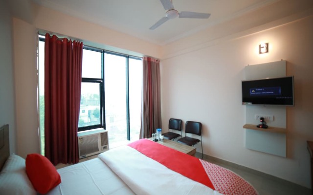 OYO 15561 Corporate Villa