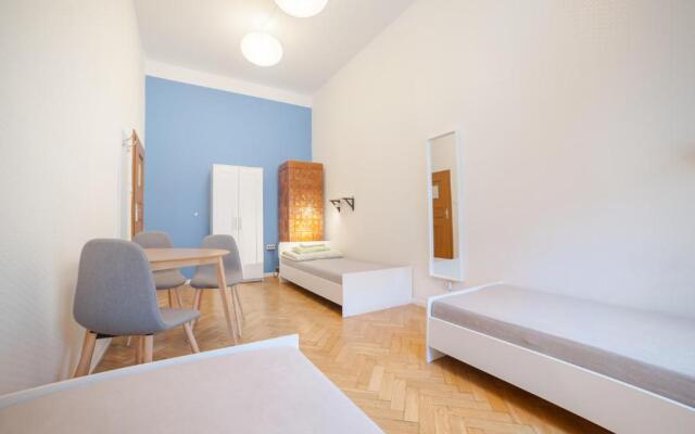 Dizzy Daisy Hostel