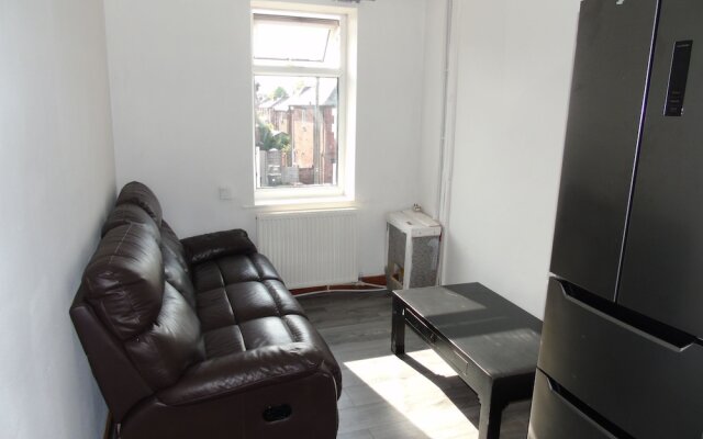 Beautiful 4-Bed Apartment