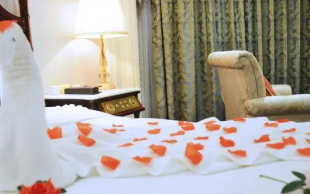 La Palazzo Hotel