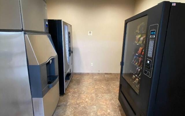 OYO Pinewood Inn & Suites Silsbee