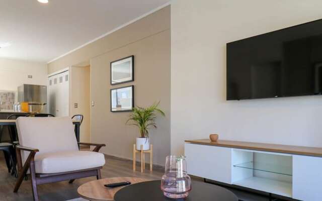 w Picturesque 2BR in the Heart of Miraflores