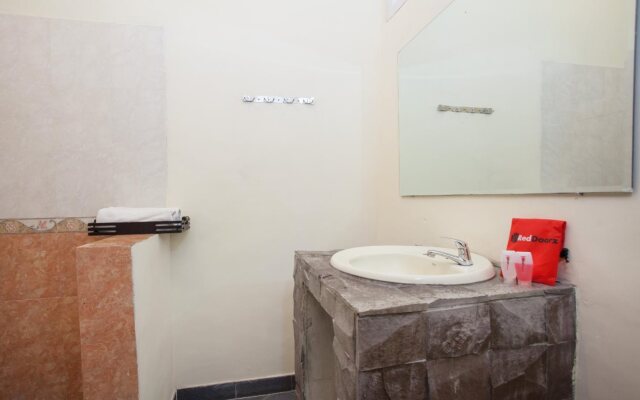 RedDoorz Plus Near Kalibaru Station