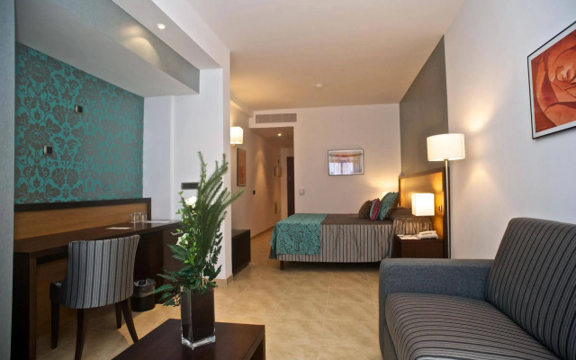 Occidental Roca Negra – Adults Only