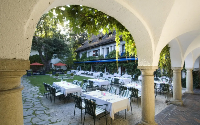 Hotel Schloss Leonstain