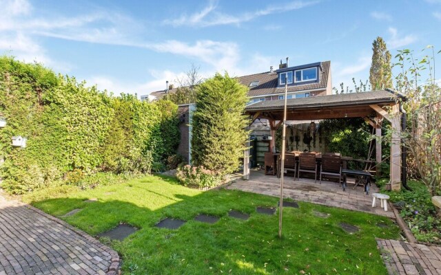 Modern Holiday Home in Monnickendam With Roofed Terrace