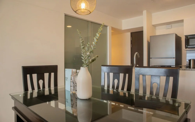 w Beautiful 3BR w Balcony in San Isidro