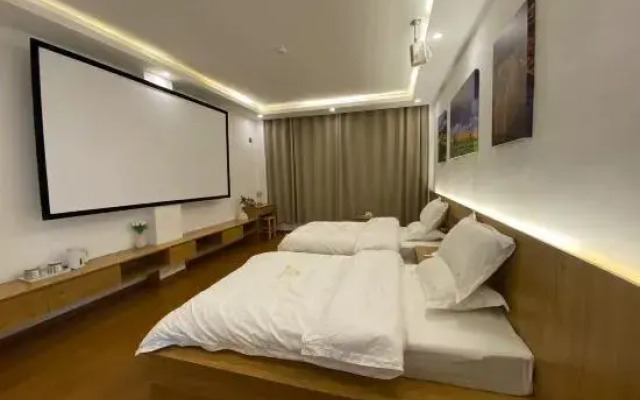 Xiangchengtule Hostel