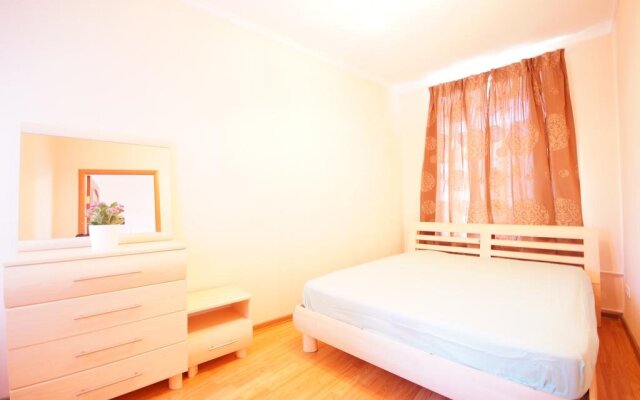 Sutkispb on Griboyedova 57