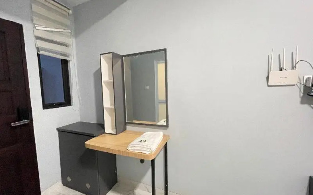 OYO 90527 Homestay 81 Baloi - A