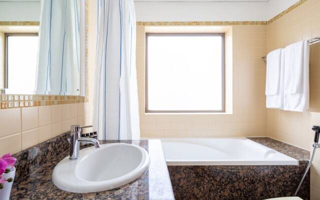 Radiant & Alluring 1BR Apartment W/ Marina Views