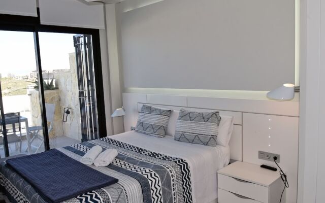Luxury Apartment on the Beach with Pool 6