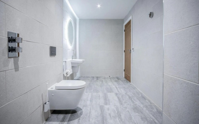 Suite 8 - Sleeping Giant Hotel - PEN Y CAE Inn