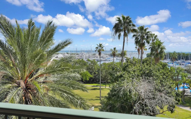 Gorgeous Spacious 2bed Bayview Apartment
