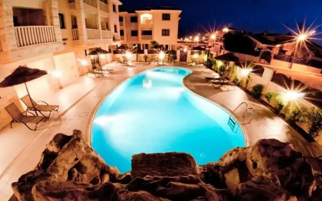 Private Roof Top Terrace Overlooking Pool in Pyla