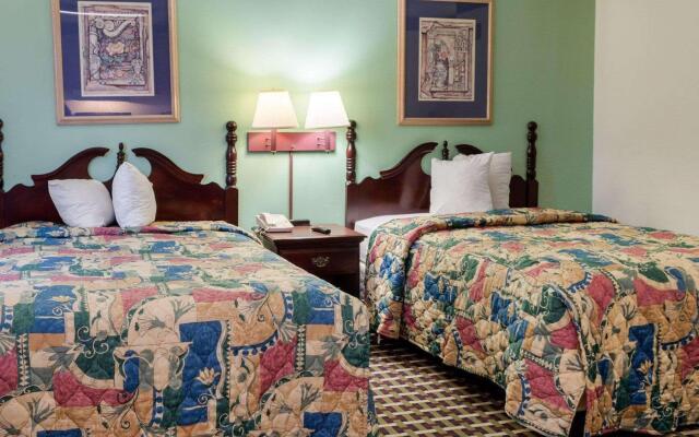 Econo Lodge Near Fort Gregg-Adams I-295