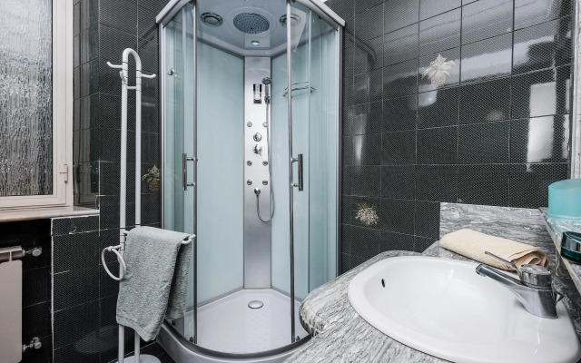 Lush Garden Steps Away from Great Park