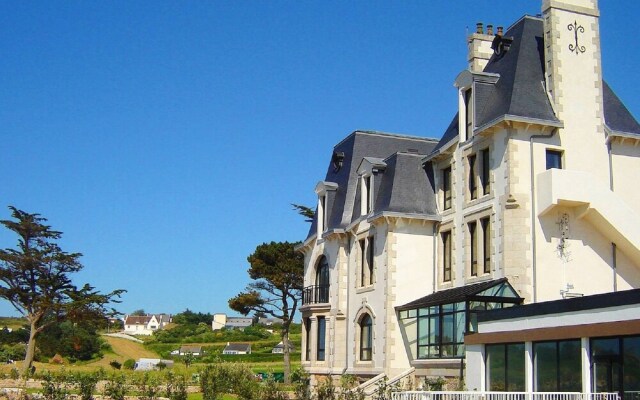 Cozy Apartment at the Beach, Along a Stunning Rocky Shore