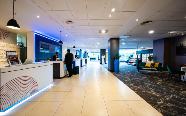 Novotel London West