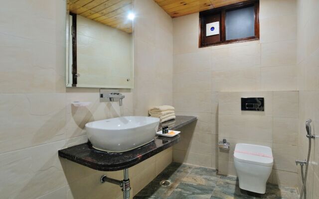 Vaccinated Staff- Capital O 43116 Hotel Grand