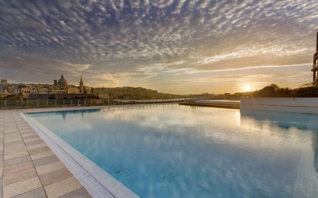 Luxury Apt Ocean Views in Tigne Point, With Pool