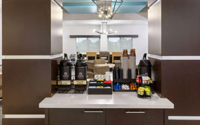 La Quinta Inn & Suites by Wyndham Angleton