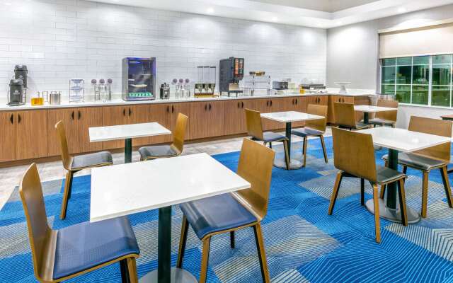 La Quinta Inn & Suites by Wyndham Jacksonville TX
