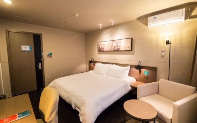 Jinjiang Inn Select Chifeng Railway Station