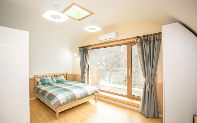 Geumsan Forest White Castle Pension