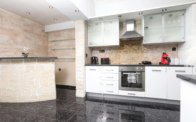 Luxury Apartments Christos