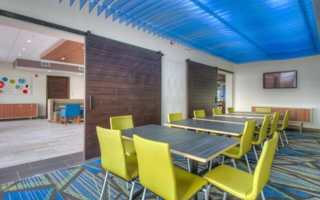 Holiday Inn Express & Suites Remington by IHG