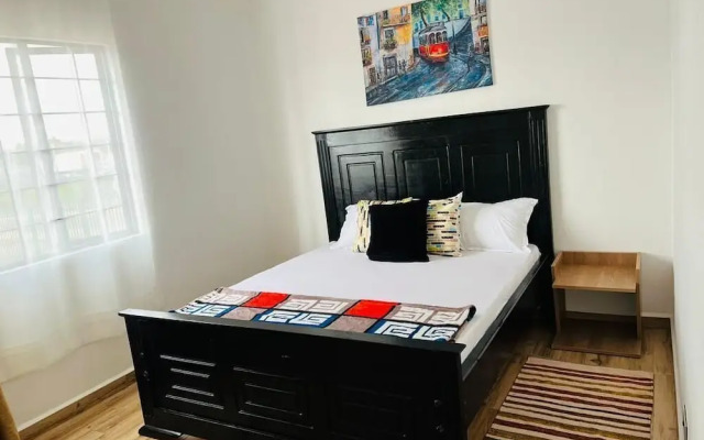 Lux Suites Tatu City Vacation House