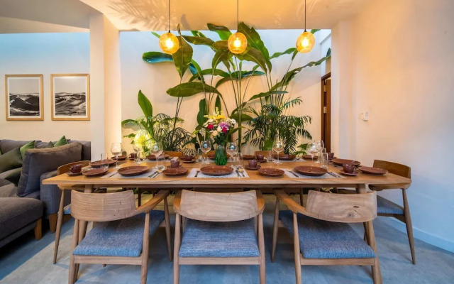 4BR Luxury Modern Contemporary Villa in Canggu