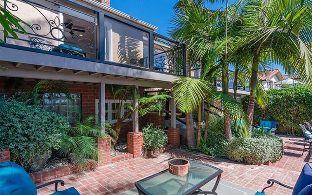 PCH 7 in Malibu With 3 Bedrooms and 2 Bathrooms