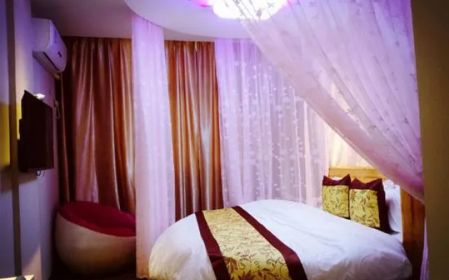 Q+ Treasure Palace Hotel