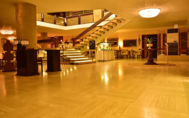 Gur Kent Hotel