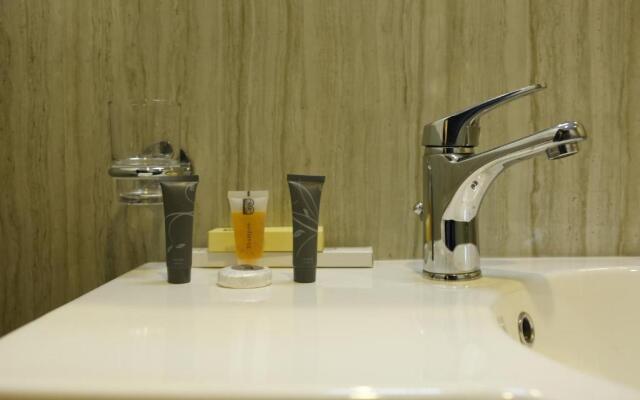 Flora Hotel Suite 2