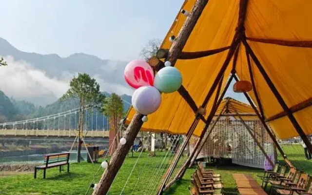 Selenium-themed Inn In West Huangshan City