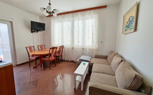 Apartments Damjanka