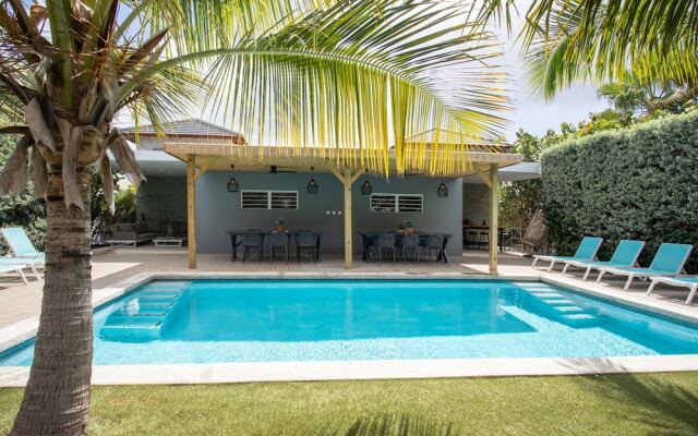 Casa Maria Curacao. Luxury 6 Bedroom Villa Next to Supermarket & Jan Thiel Beach