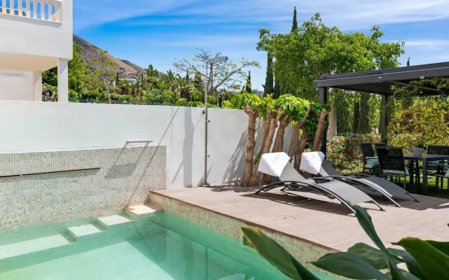 El Higueron Townhouse With Private Pool by Costarentals - Ref 252