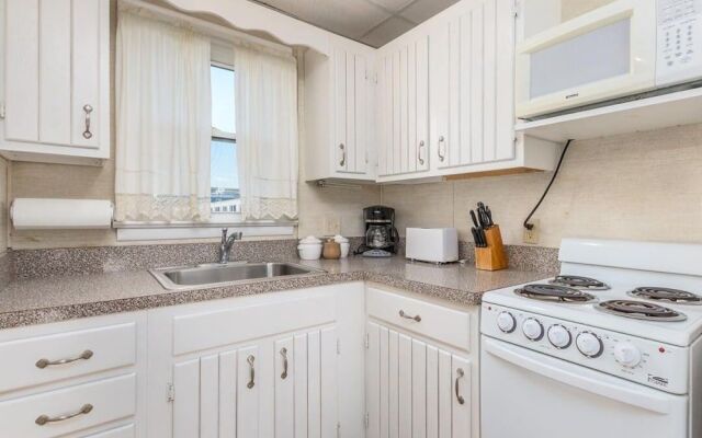 46th St Windjammer 308 1Br Condo