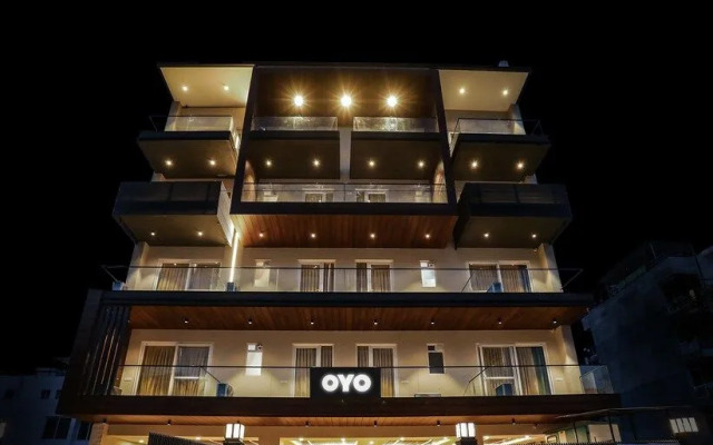 Super OYO Townhouse MA-32