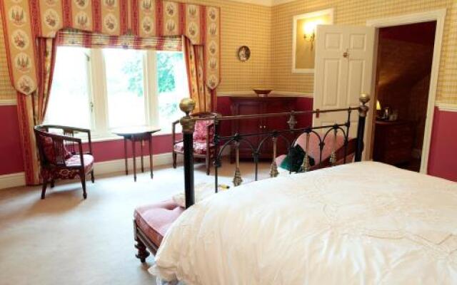 Plas Y Dderwen Bed and Breakfast